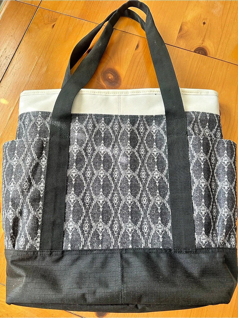 Roxy Geometric Tote in Black & White
